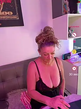 Snapshot of MumGabriela chatting on 07.30.26 MumGabriela online show from 07.30.26