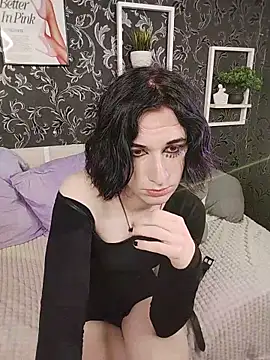 MickeQuinee online show from 06.07.26