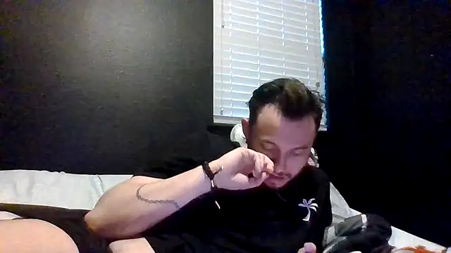 Snapshot of Mikecloudyhawk chatting on 06.27.26 Mikecloudyhawk online show from 06.27.26