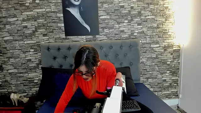 Snapshot of AngeliqueGirard chatting on 07.05.26 AngeliqueGirard online show from 07.05.26