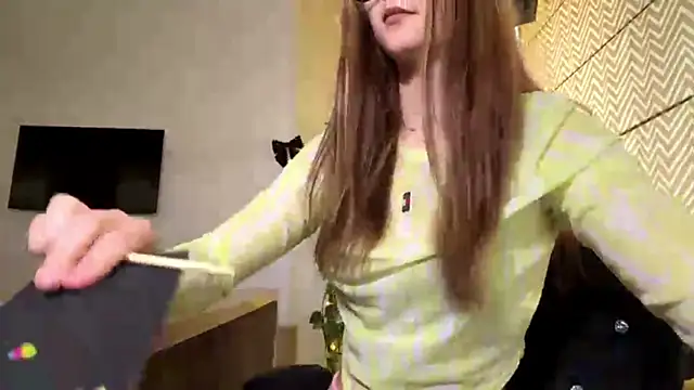 Snapshot of AvrilGillig chatting on 06.16.26 AvrilGillig online show from 06.16.26
