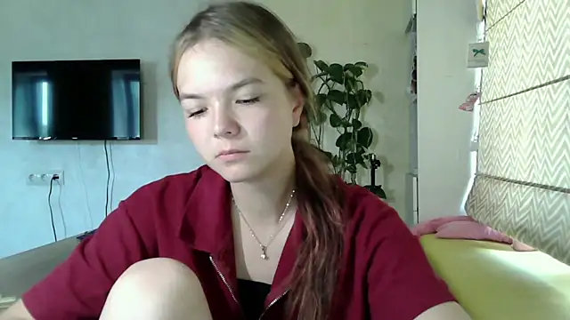 Snapshot of AvrilGillig chatting on 07.23.26 AvrilGillig online show from 07.23.26