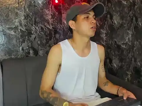 Snapshot of cameron_lux77 chatting on 07.25.26 cameron lux77 online show from 07.25.26