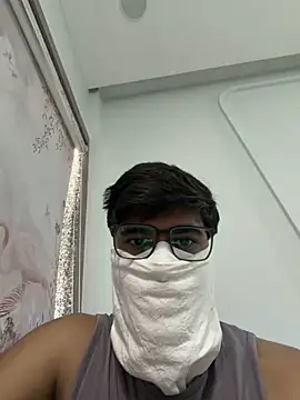 Snapshot of dreamy_boy chatting on 06.13.26 dreamy boy online show from 06.13.26