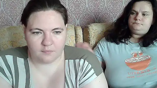 Snapshot of TiaMason chatting on 06.15.26 TiaMason online show from 06.15.26