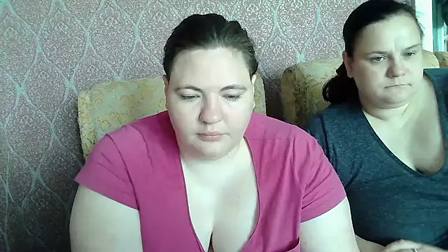 Snapshot of TiaMason chatting on 06.17.26 TiaMason online show from 06.17.26