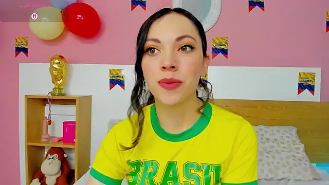 Snapshot of AshleyBenoitt chatting on 06.19.26 AshleyBenoitt online show from 06.19.26