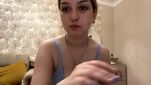 Snapshot of CloudyFoxy chatting on 06.19.26 CloudyFoxy online show from 06.19.26
