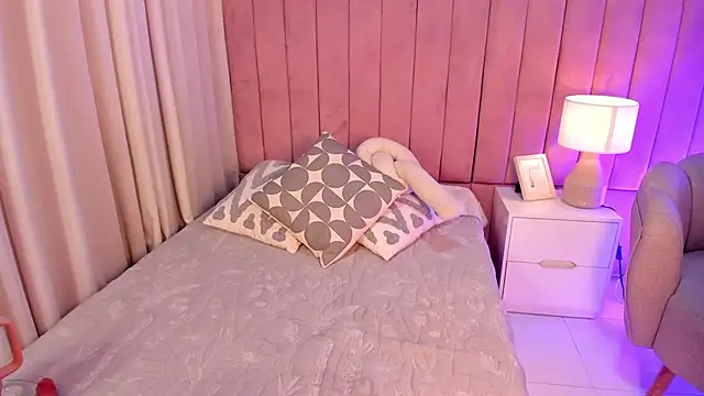 Snapshot of Elizabeth_rochee chatting on 06.19.26 Elizabeth rochee online show from 06.19.26