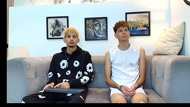 Snapshot of Hot_skinny_guys chatting on 06.11.26 Hot skinny guys online show from 06.11.26