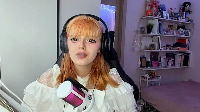 Snapshot of CutieSiesta chatting on 06.15.26 CutieSiesta online show from 06.15.26