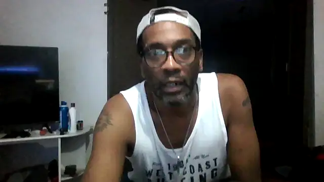 Snapshot of WildCravings chatting on 06.10.26 WildCravings online show from 06.10.26