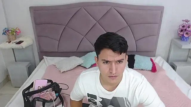 Snapshot of naho_alejo chatting on 07.18.26 naho alejo online show from 07.18.26