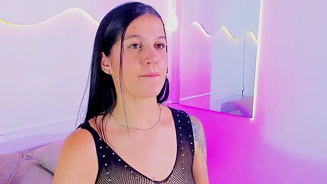 Snapshot of MiaHansson chatting on 06.12.26 MiaHansson online show from 06.12.26