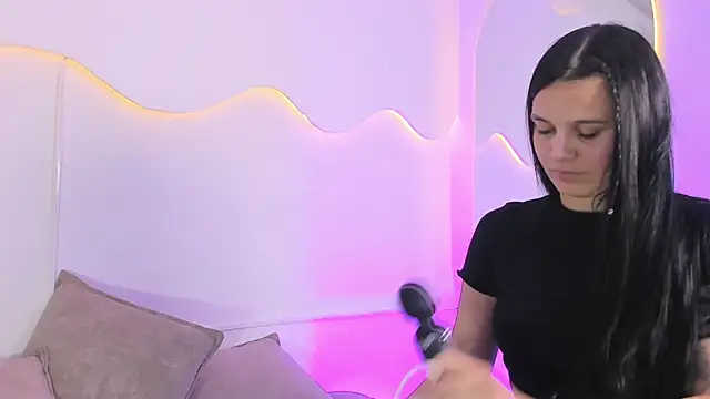 MiaHansson online show from 07.27.26