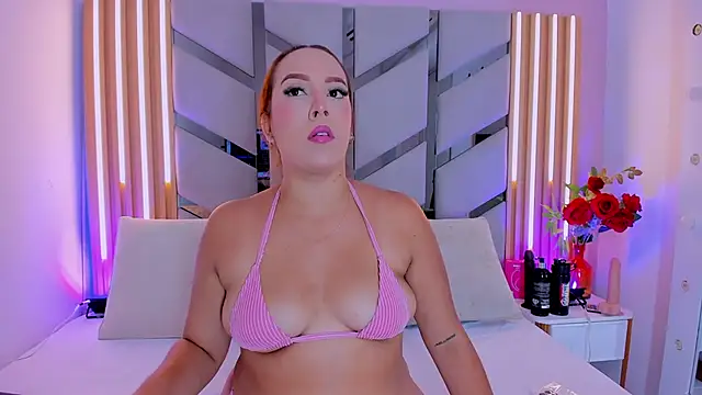 Snapshot of Victoria-Luxx chatting on 06.19.26 Victoria-Luxx online show from 06.19.26