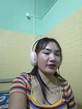 Snapshot of Voiva11 chatting on 07.17.26 Voiva11 online show from 07.17.26