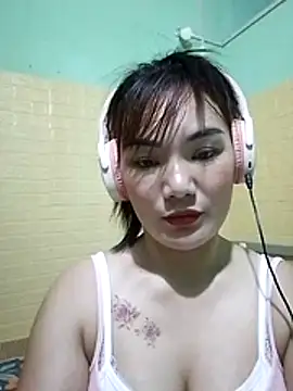 Snapshot of Voiva11 chatting on 07.22.26 Voiva11 online show from 07.22.26
