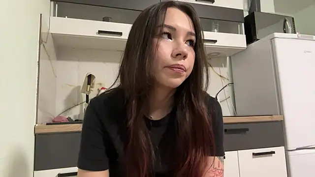Snapshot of HotGirlMilla chatting on 06.24.26 HotGirlMilla online show from 06.24.26