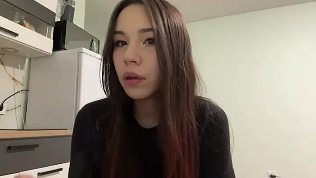 Snapshot of HotGirlMilla chatting on 06.25.26 HotGirlMilla online show from 06.25.26