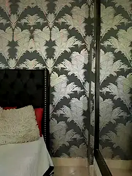 Snapshot of Aurora_Luxx chatting on 06.18.26 Aurora Luxx online show from 06.18.26