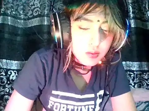 Snapshot of kittenpasive30 chatting on 06.17.26 kittenpasive30 online show from 06.17.26