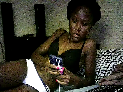 Snapshot of cutefox_ebony chatting on 06.12.26 cutefox ebony online show from 06.12.26