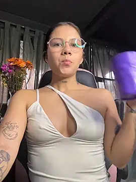 ashleytravis Bless online show from 06.13.26