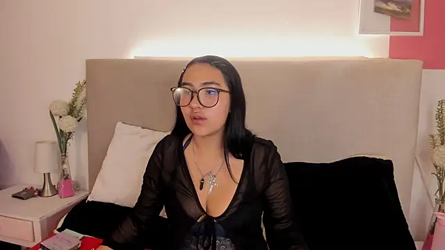 Snapshot of SariBm chatting on 06.16.26 SariBm online show from 06.16.26