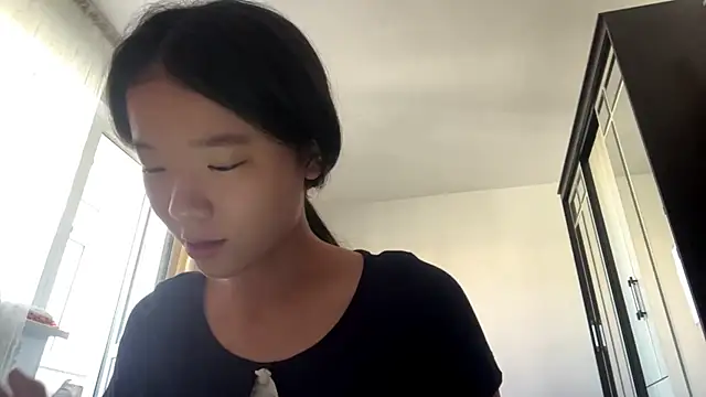 Mika strawberry online show from 06.23.26