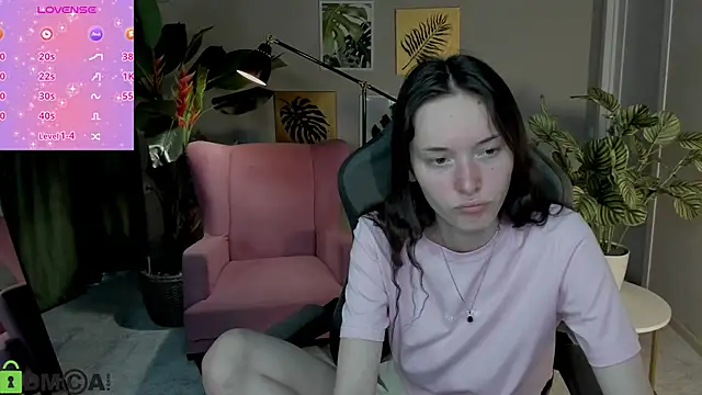 Snapshot of Eva_Leeee chatting on 07.22.26 Eva Leeee online show from 07.22.26