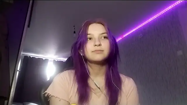 Snapshot of CaroylnOllhoff chatting on 06.17.26 CaroylnOllhoff online show from 06.17.26