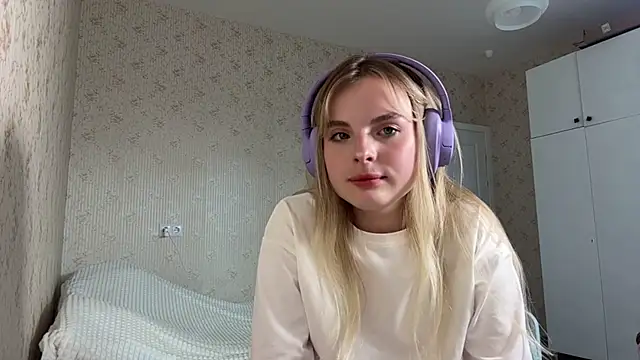 Snapshot of TeodoraBinney chatting on 06.15.26 TeodoraBinney online show from 06.15.26