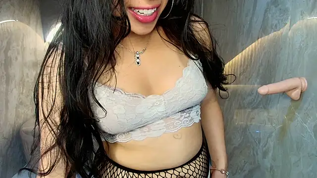 Mia  r  online show from 06.19.26