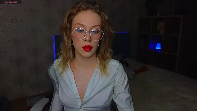 Snapshot of Lucia_wow chatting on 06.13.26 Lucia wow online show from 06.13.26