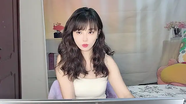 Snapshot of Yesqiko chatting on 06.17.26 Yesqiko online show from 06.17.26