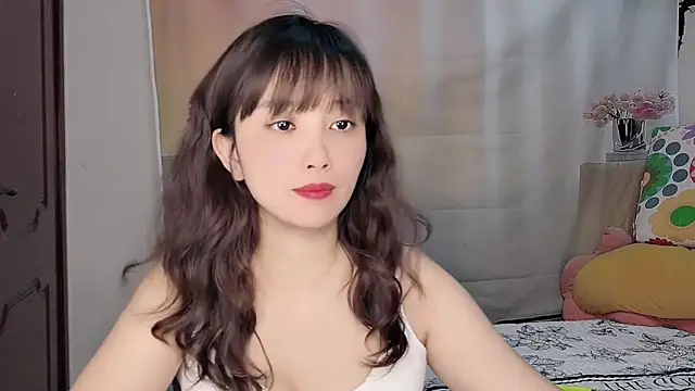 Snapshot of Yesqiko chatting on 06.18.26 Yesqiko online show from 06.18.26