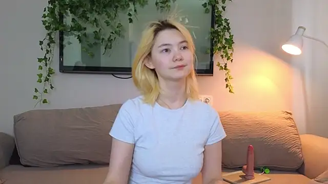 Snapshot of Emily_Miu chatting on 07.13.26 Emily Miu online show from 07.13.26