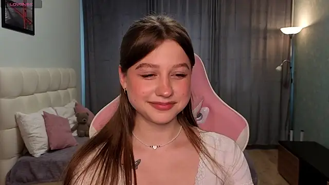 Snapshot of lilymoore69 chatting on 06.17.26 lilymoore69 online show from 06.17.26