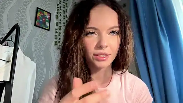 Snapshot of IsadoraCaltagirone chatting on 06.16.26 IsadoraCaltagirone online show from 06.16.26