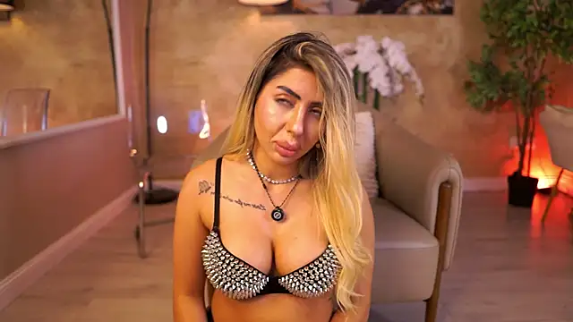 Snapshot of LucyyRosse chatting on 06.20.26 LucyyRosse online show from 06.20.26