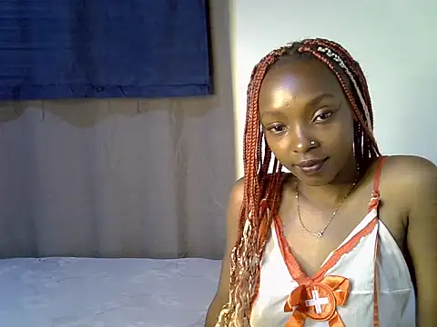 Snapshot of Petiteliz chatting on 06.15.26 Petiteliz online show from 06.15.26