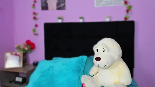 Snapshot of Makii_XOXO chatting on 06.23.26 Makii XOXO online show from 06.23.26