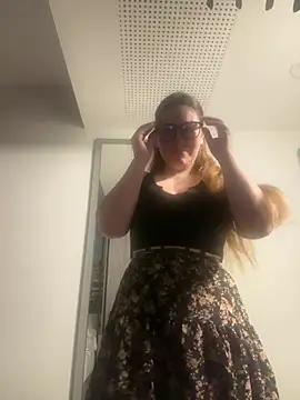 Snapshot of -Malina- chatting on 06.23.26 -Malina- online show from 06.23.26