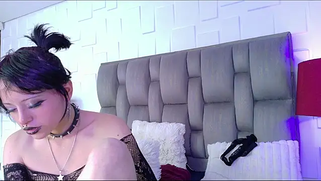 Snapshot of ViolettClay chatting on 06.25.26 ViolettClay online show from 06.25.26