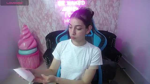 Snapshot of KiaraStar_ch chatting on 07.09.26 KiaraStar ch online show from 07.09.26
