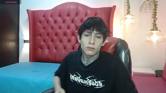 Snapshot of Cry_thereal chatting on 06.28.26 Cry thereal online show from 06.28.26