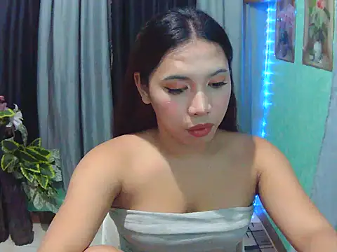 Snapshot of XCalixa chatting on 07.28.26 XCalixa online show from 07.28.26