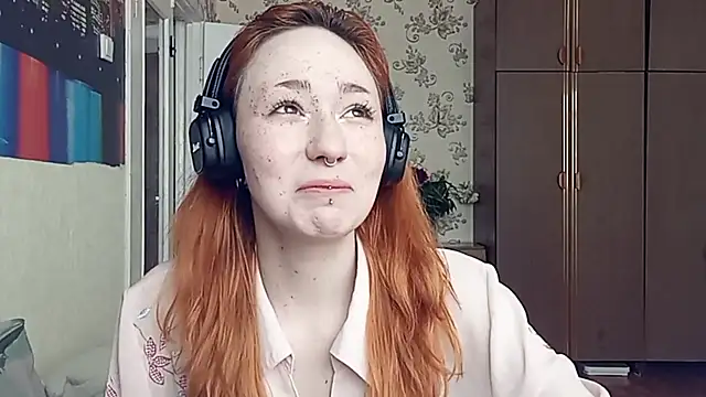 YaniraHeneisen online show from 06.17.26