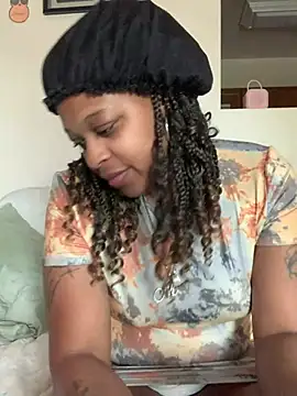 Snapshot of HypnotiqVibez chatting on 07.17.26 HypnotiqVibez online show from 07.17.26